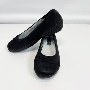 Skechers Womans Kiss Shoes,  New in Box